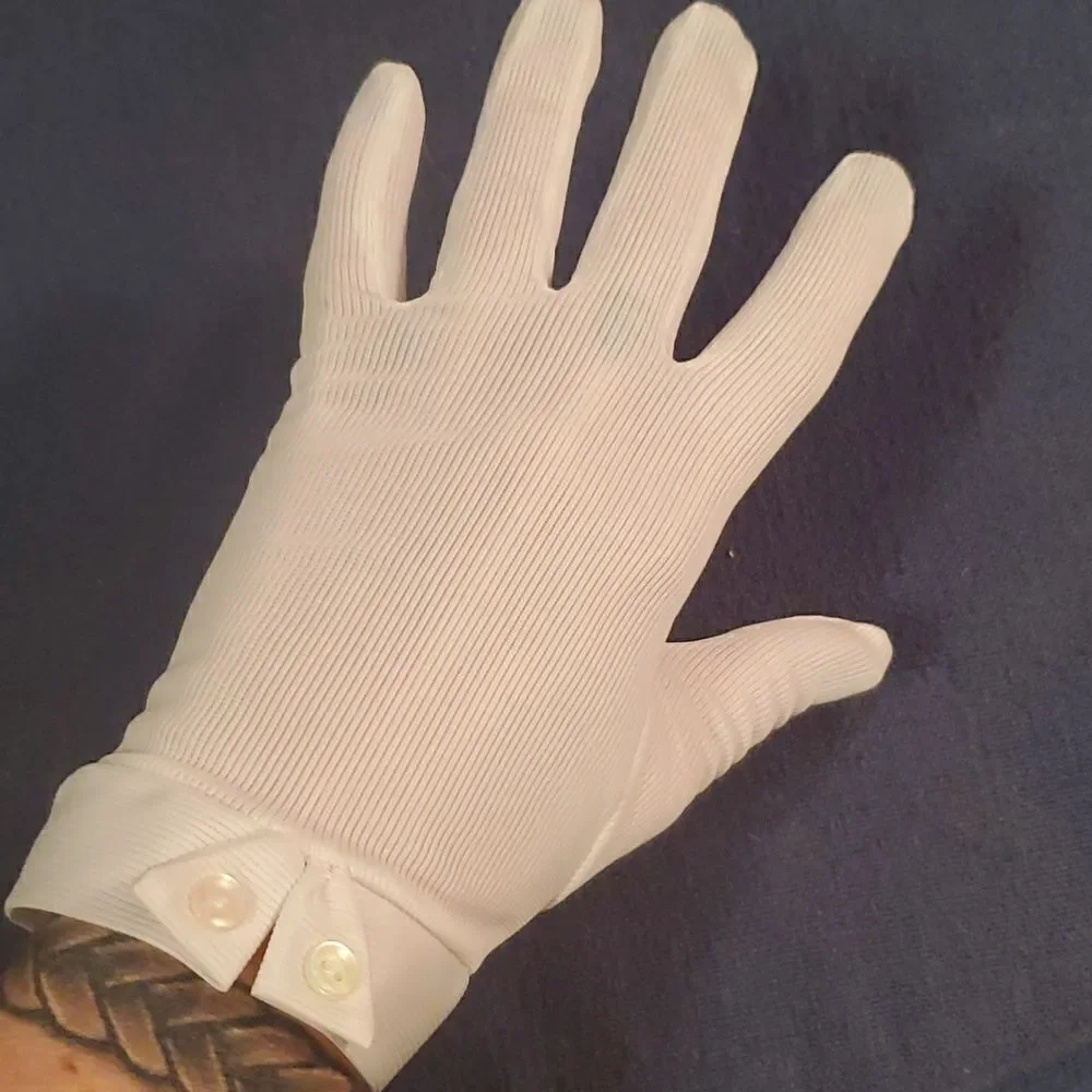Vintage white gloves with button flip‎